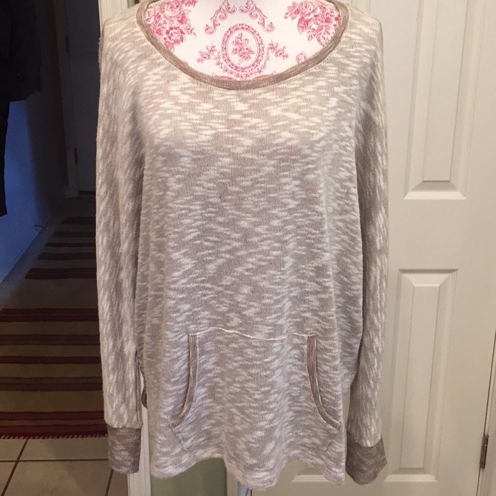 Lightweight sweater